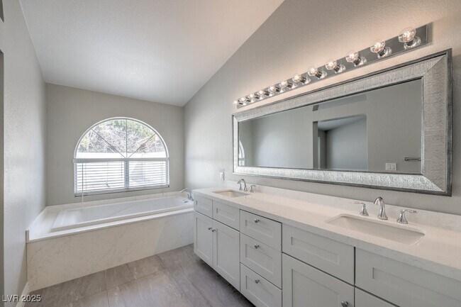 Building Photo - 10024 Sail Landing Ct