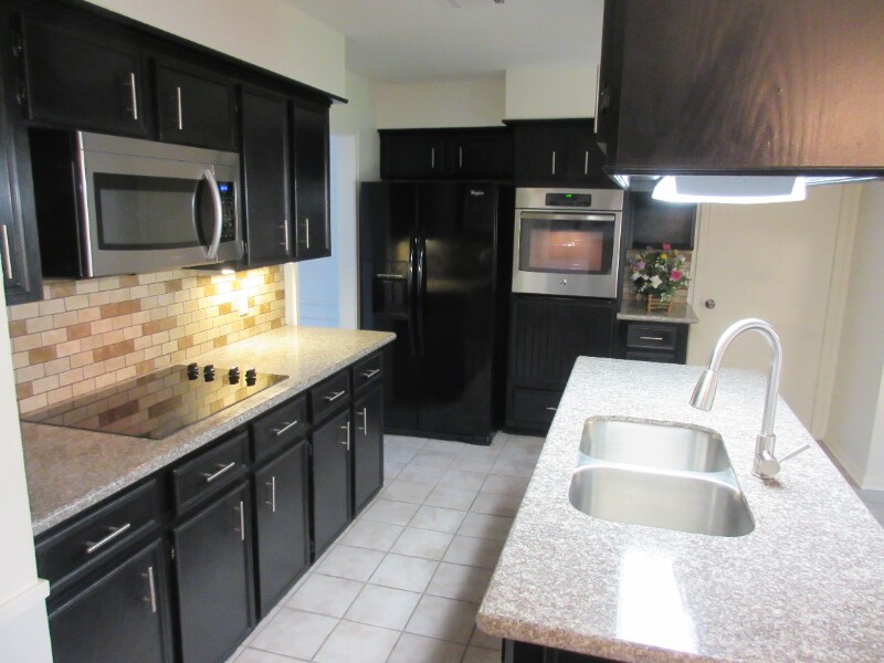 Building Photo - 17611 Fireside Dr