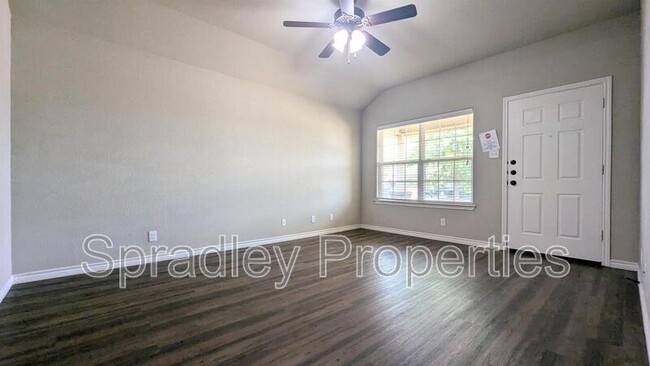 Building Photo - 505B Kacie Dr