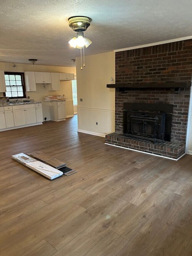 Building Photo - 75 Red Oak Dr