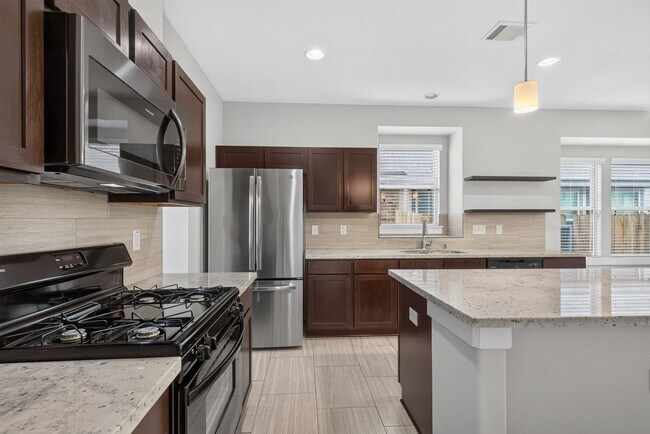 Building Photo - 6915 Rosemont Ct