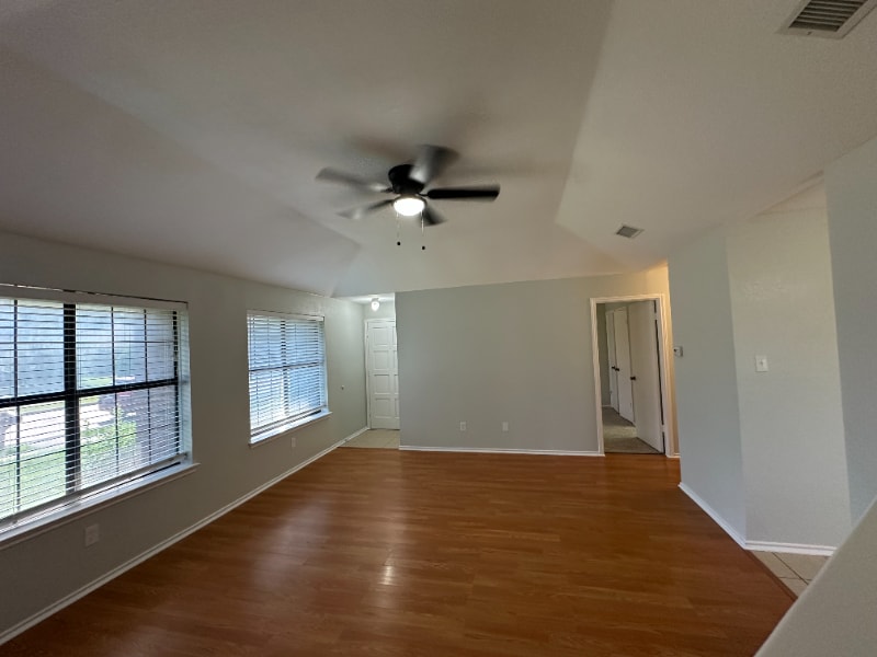 Building Photo - 319 Shea St