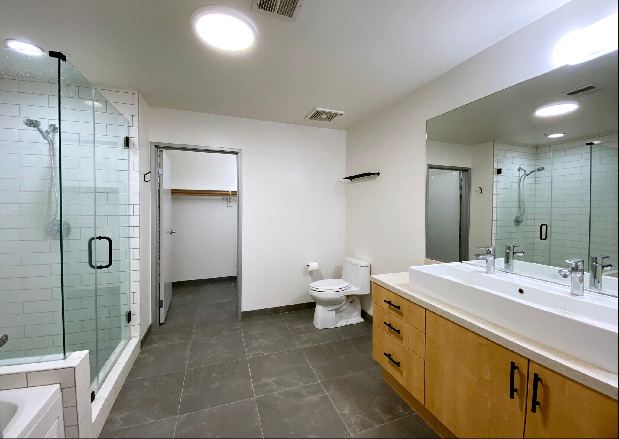 Building Photo - 1130 S FLOWER St