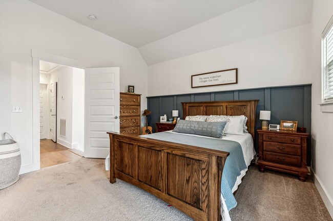 Building Photo - 420 Creative Way