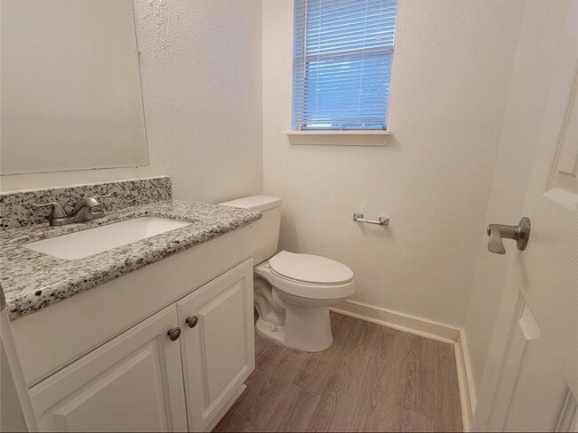 Building Photo - 806 Danna St