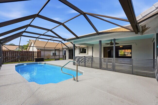 Building Photo - 9284 Laurel Green Dr