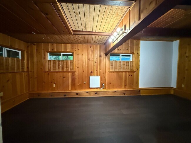 Building Photo - 729 Willow Wy