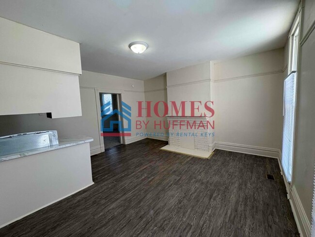 Building Photo - One Bedroom Apartment | Downstairs