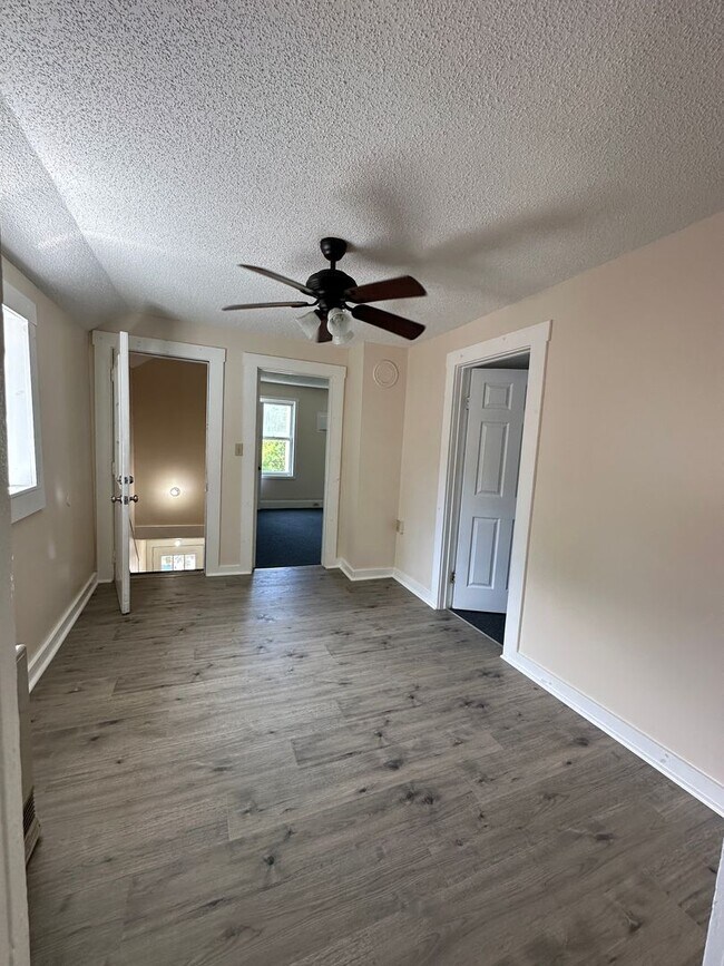 Building Photo - 144 Intervale Ave