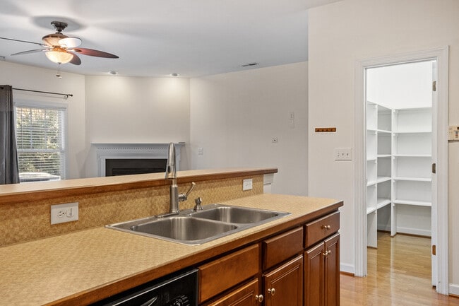 Building Photo - 8105 Satillo Ln