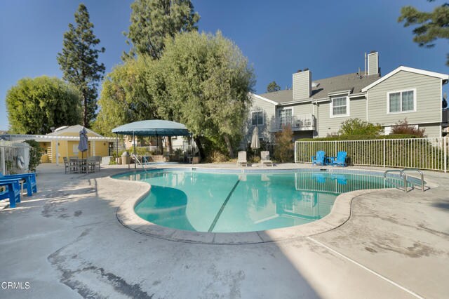 Community pool - 6638 Clybourn Ave