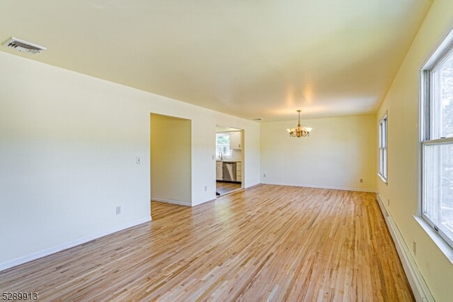 Building Photo - 16 Harris St