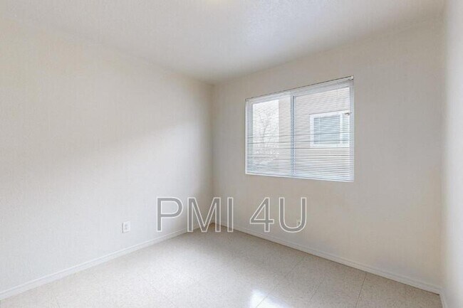 Building Photo - 233 Tennessee St NE