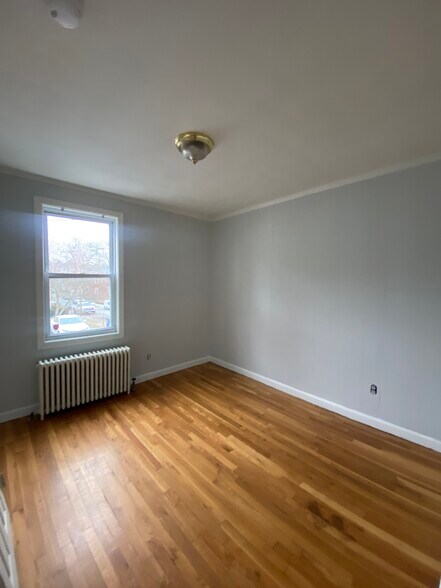 Bedroom - 400 Snell St