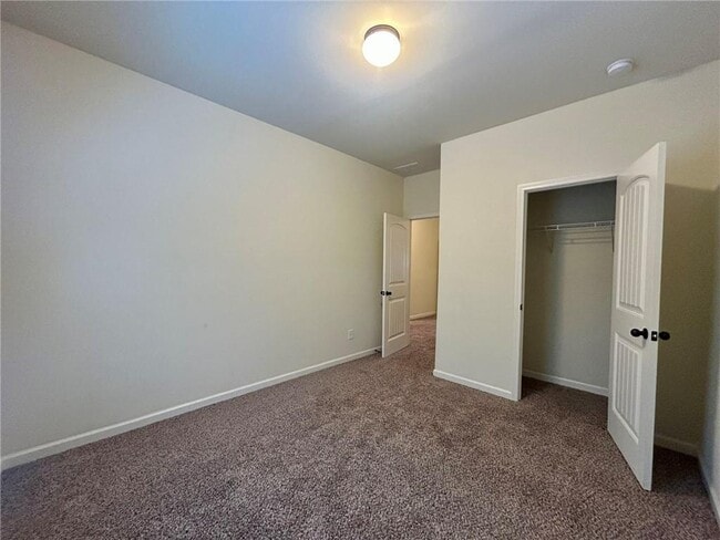 Building Photo - 664 Oakside Pl