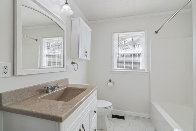 Building Photo - 331 Sarvis Dr