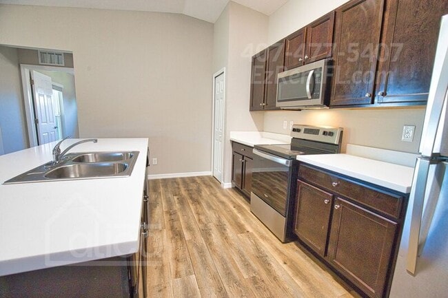 Building Photo - 121 Parish Dr