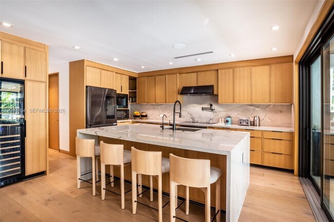 Building Photo - 115 SW 23rd Rd