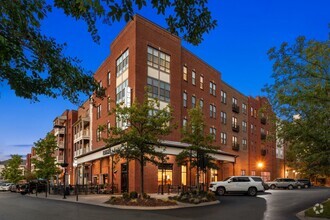 Lenox Village - Walkable to Restaurants - Lenox Village