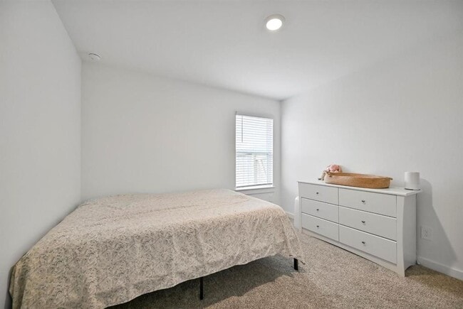 Building Photo - 1139 Hughes Crossing Dr