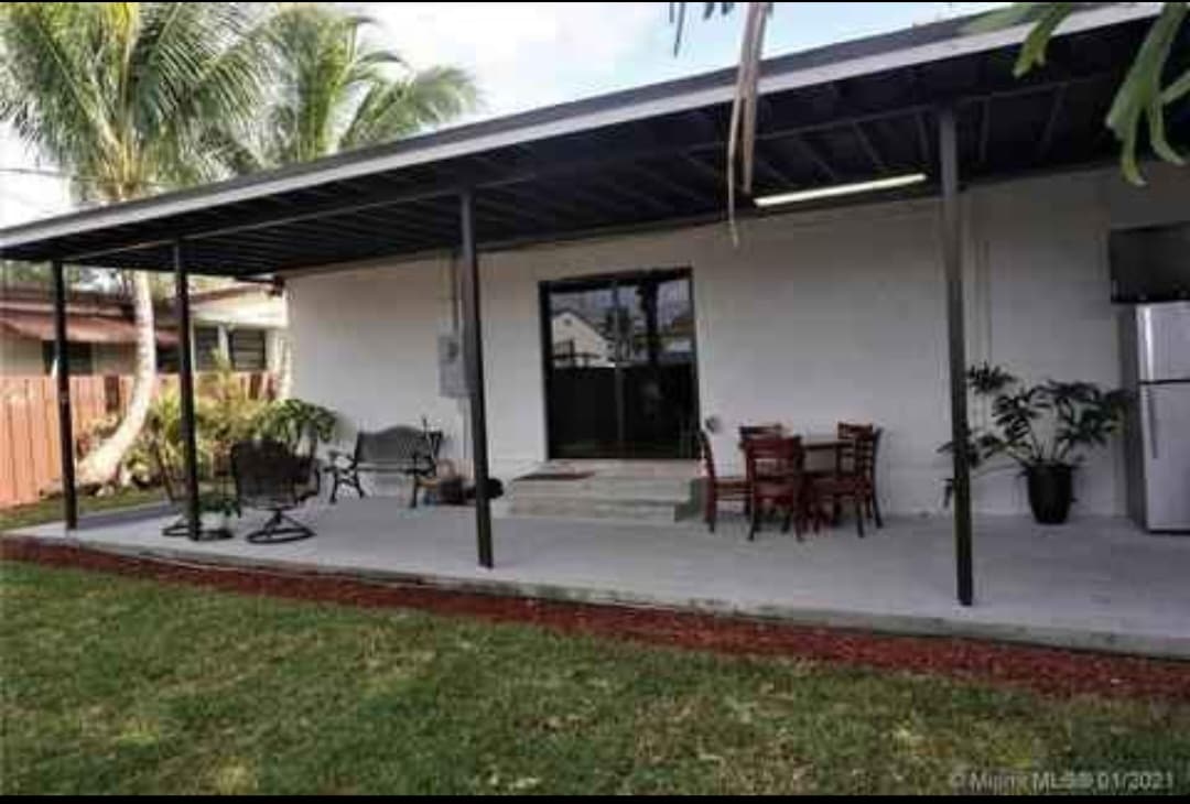 Building Photo - 650 Flagami Blvd