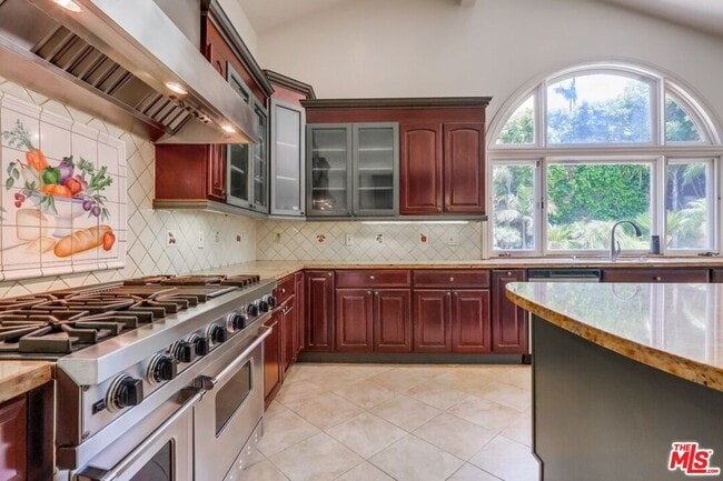 Building Photo - 114 S Layton Dr