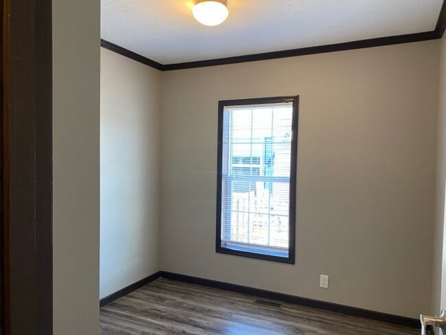 Building Photo - 10694 State Rte 762