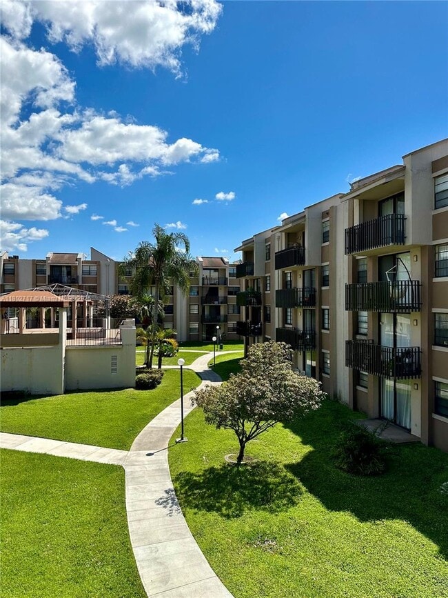 Building Photo - 3561 SW 117th Ave