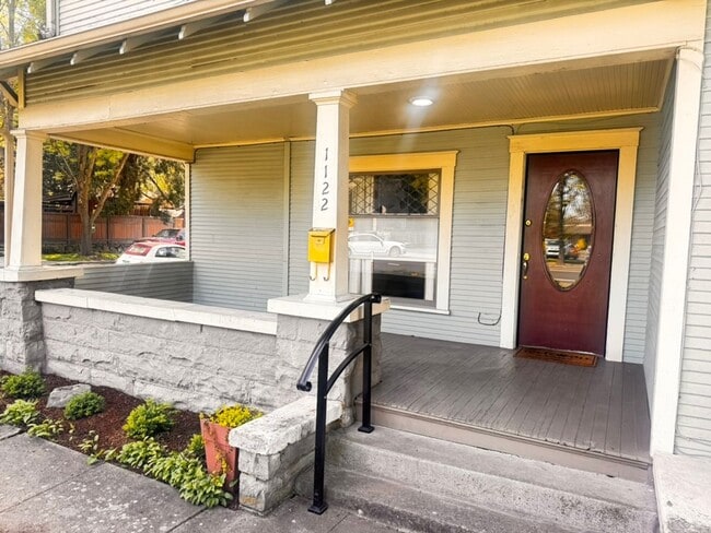 Building Photo - Vintage East Medford Living / Huge Private Front Porch
