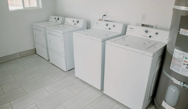 Building Photo - Fully Furnished Studio Apartment!