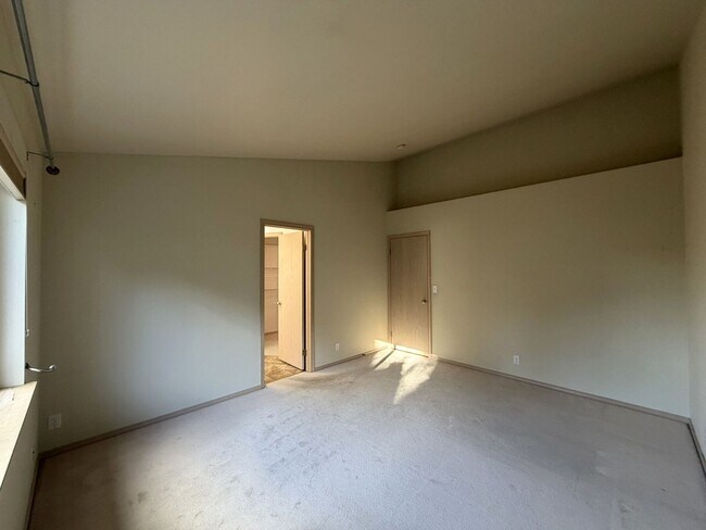 Building Photo - Charming Gleneagle Rambler – Prime Arlington Location