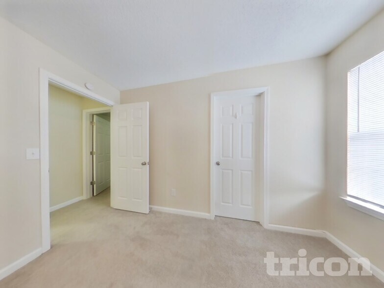 Building Photo - 3853 Sunview Dr NW