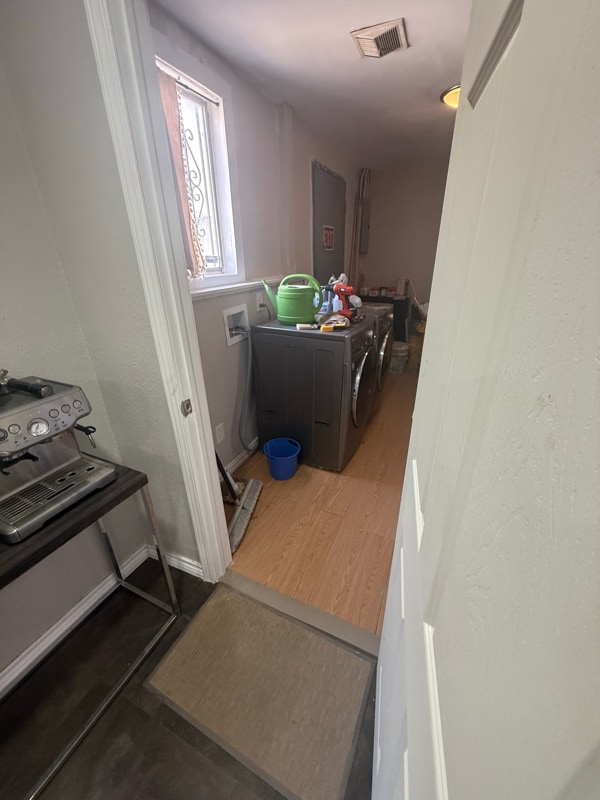 Building Photo - 215 S Grand Ave