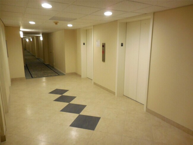 Building Photo - 3500 Galt Ocean Dr