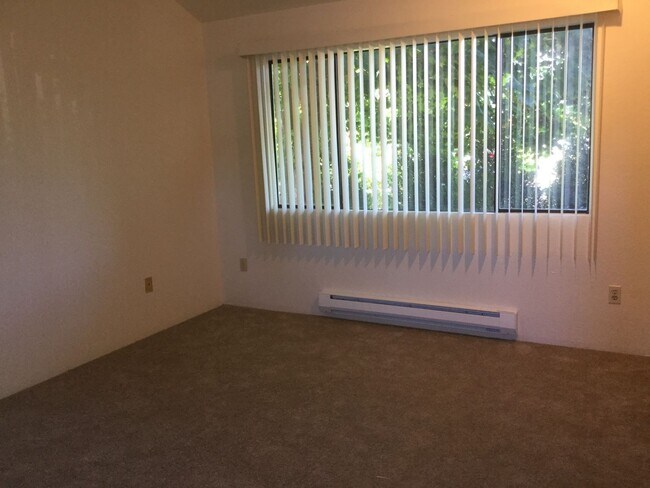 Building Photo - Charming 1-Bedroom Townhome in Hazel Grove...