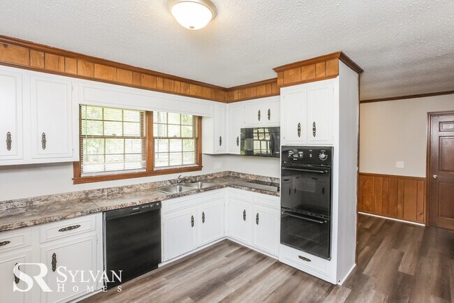 Building Photo - Come view this charming brick home