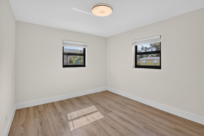 Building Photo - 4329 SW 49th Ct