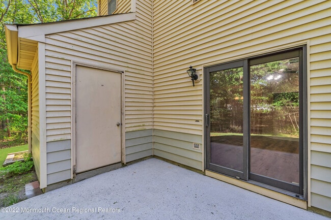 Building Photo - 134 Whispering Oaks Way