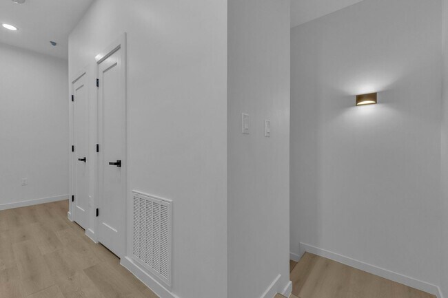 Building Photo - 1519 Golden Hill Terrace