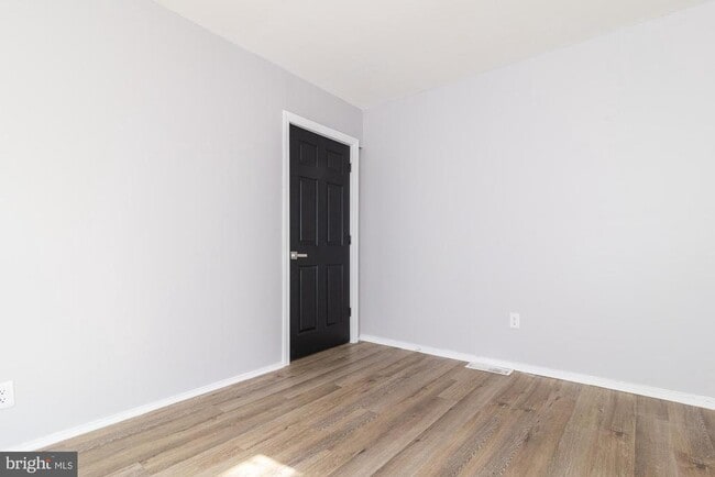 Building Photo - 217 Parkinson Ave