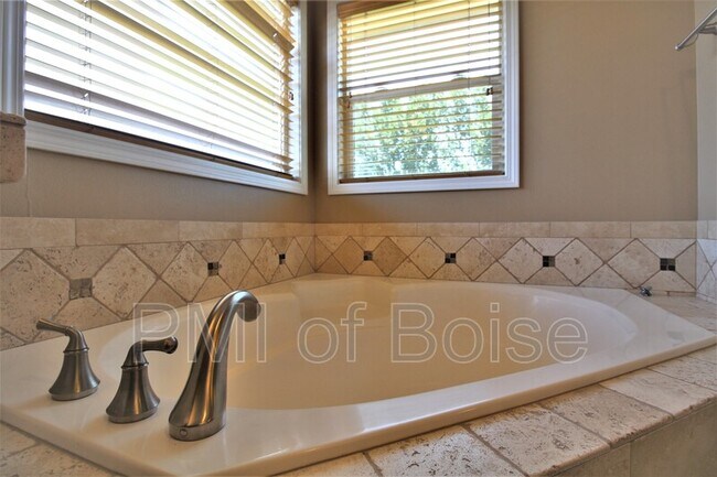 Building Photo - 1485 E Feather Nest Dr
