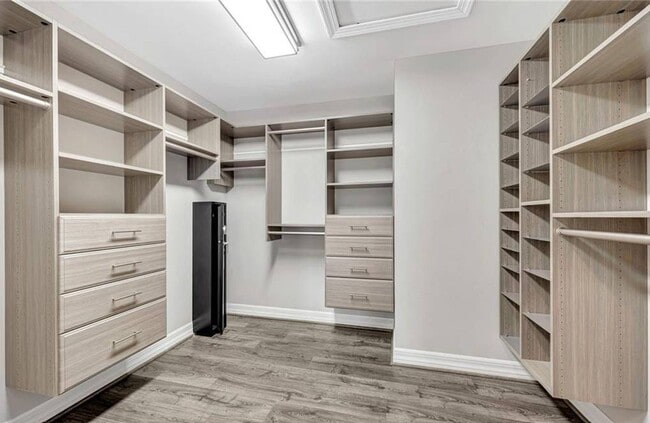 Building Photo - 7265 Wilton Dr N