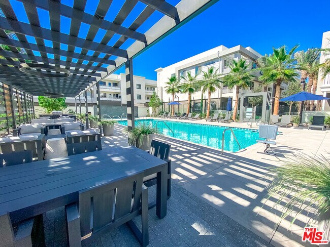 Building Photo - 1893 Union St