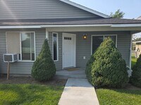 Building Photo - 2 bed 1 bath duplex in the country with pa...