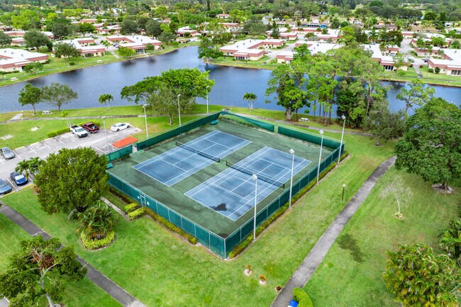 Building Photo - 733 Nantucket Cir