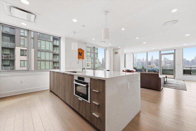 Building Photo - 9 Ave at Port Imperial