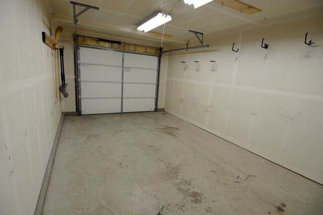 Building Photo - Midtown 3 Bed Condo with Bridger Views