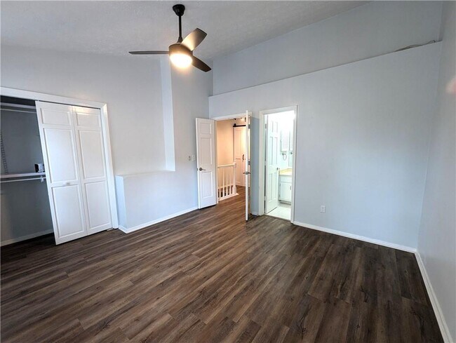 Building Photo - 906 Wedgewood Way