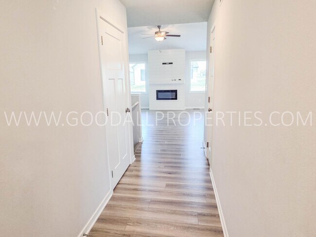 Building Photo - Beautiful Clive Home in Waukee Schools | Quartz Counters & 2-Car Garage