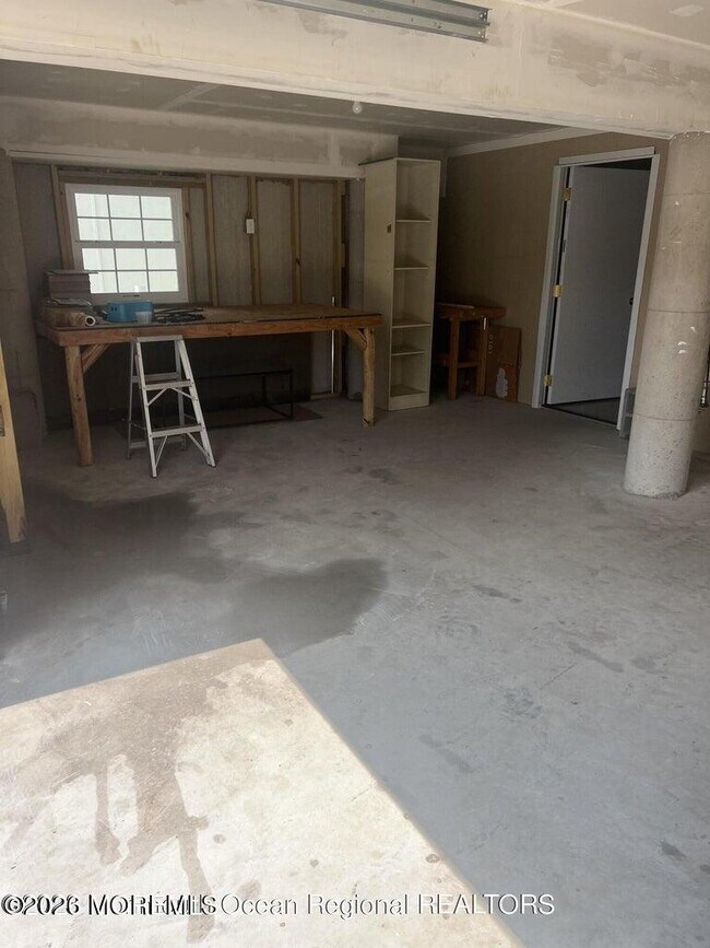 Building Photo - 83 Vanard Dr